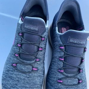 Sketchers slip on sneakers